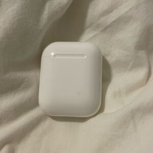 APPLE AirPods 2nd Generation with Charging Case